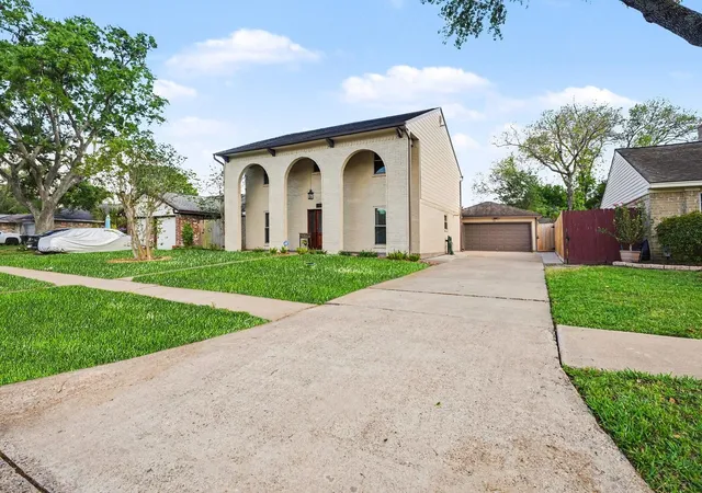 2nd image of 15914 Dunmoor Dr, Houston, TX 77059 | MLS# 47982432