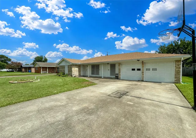3rd image of 2514 16Th Ave N, Texas City, TX 77590 | MLS# 98504563