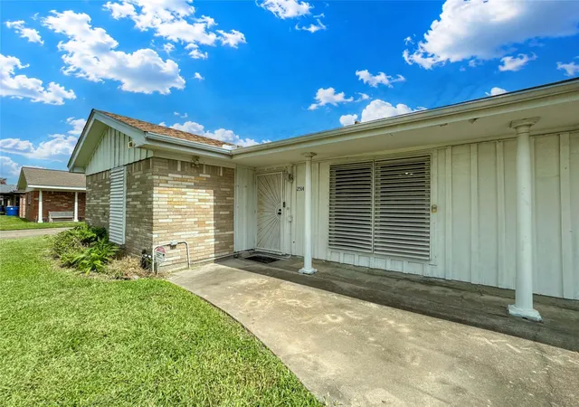 4th image of 2514 16Th Ave N, Texas City, TX 77590 | MLS# 98504563