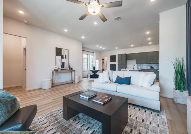 3rd image of 346 Covey Ln #B, Sealy, TX 77474 | MLS# 91491353