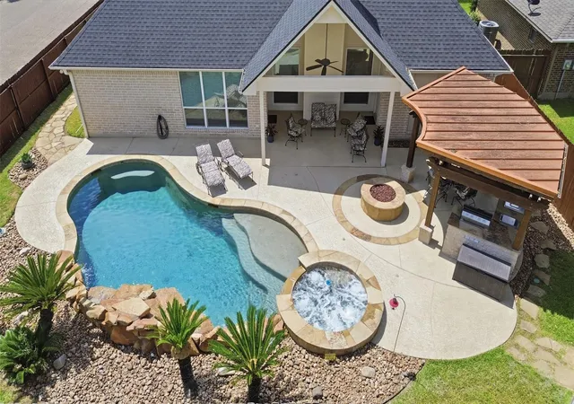 Photo 2 of Single family home for sale at 17412 Waterview Dr, Montgomery, TX 77356 | MLS# 35130375 | Listing updated on 2026-08-16