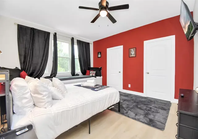 5th image of 5718 Beall St, Houston, TX 77091