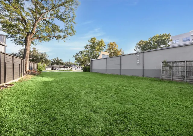 Photo 3 of Sale Pending at 2238 Richmond Ave, Houston, TX 77098 | MLS# 2049091 | Listing updated on 2026-08-23