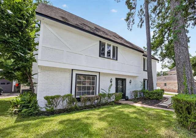 Photo 3 of Sale Pending at 1123 Suwanee Ln, Houston, TX 77090 | MLS# 91720721 | Listing updated on 2026-09-21