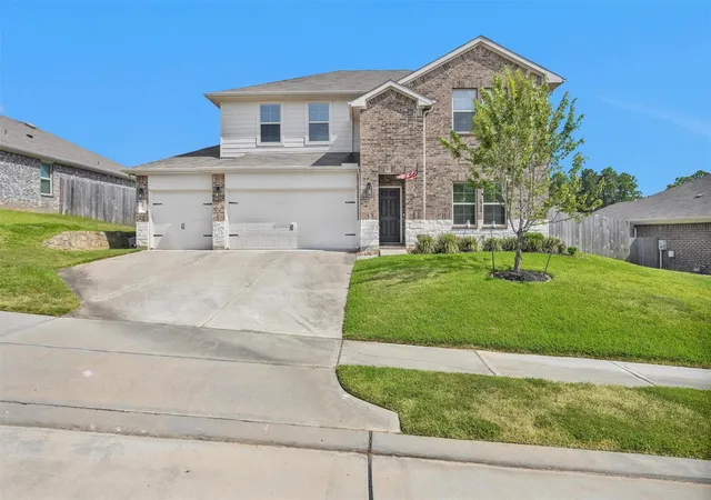 Photo 2 of Single family home for sale at 11577 Gingerland Dr, Conroe, TX 77304 | MLS# 19418861 | Listing updated on 2026-09-05