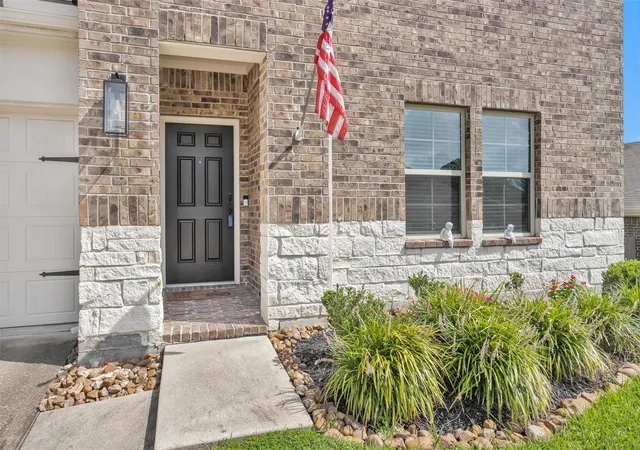 Photo 3 of Single family home for sale at 11577 Gingerland Dr, Conroe, TX 77304 | MLS# 19418861 | Listing updated on 2026-09-05