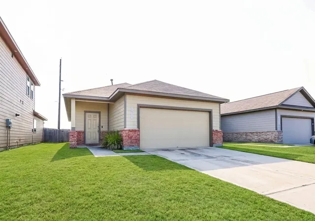 Photo 1 of Single family home for sale at 10010 Yanet Grv Ln, Houston, TX 77044 | MLS# 25836197 | Listing updated on 2026-09-09