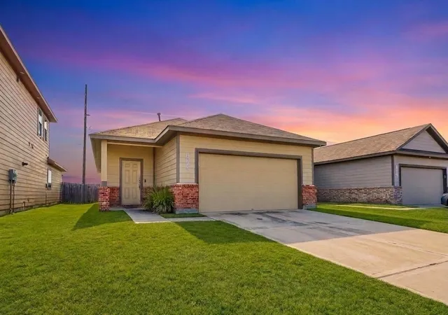 Photo 2 of Single family home for sale at 10010 Yanet Grv Ln, Houston, TX 77044 | MLS# 25836197 | Listing updated on 2026-09-09