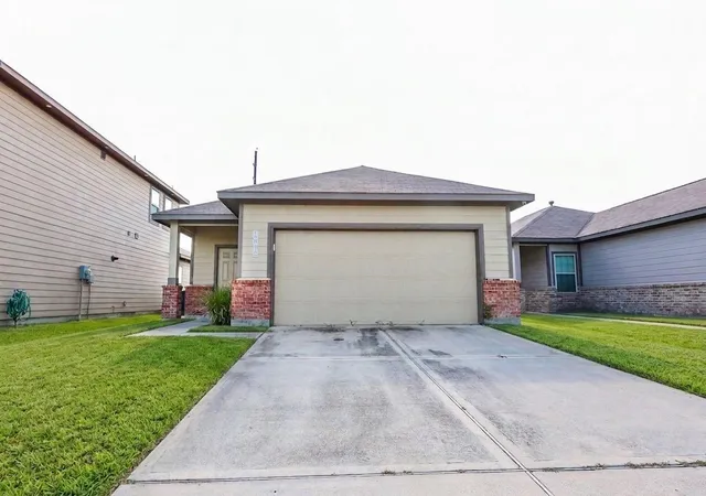 Photo 3 of Single family home for sale at 10010 Yanet Grv Ln, Houston, TX 77044 | MLS# 25836197 | Listing updated on 2026-09-09