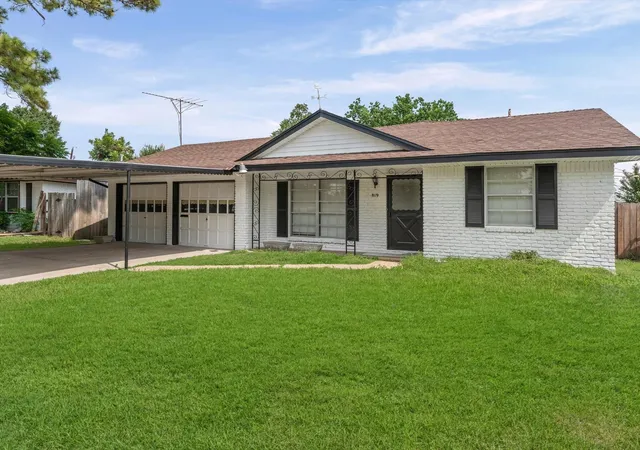 Photo 2 of Sale Pending at 819 Gilpin St, Houston, TX 77034 | MLS# 63159275 | Listing updated on 2026-09-12