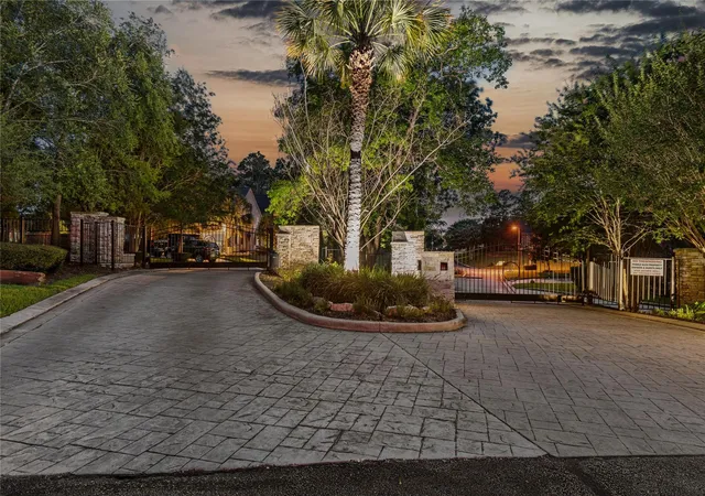 Photo 3 of Single family home for sale at 12379 Pebble View Dr, Conroe, TX 77304 | MLS# 28334098 | Listing updated on 2026-08-31
