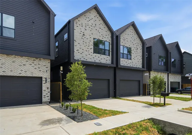2nd image of 308 E 35th St, Houston, TX 77018 | MLS# 52194896