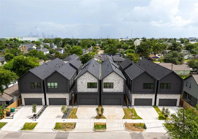 3rd image of 308 E 35Th St, Houston, TX 77018 | MLS# 52194896