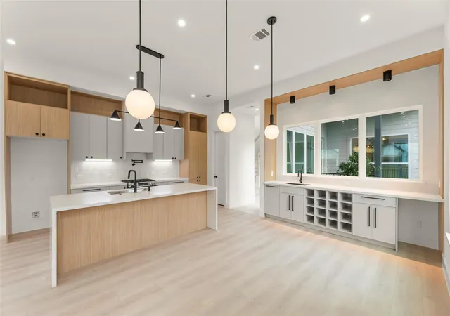 4th image of 308 E 35Th St, Houston, TX 77018 | MLS# 52194896