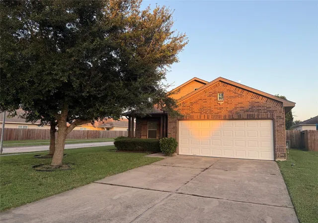 Photo 2 of Single family home for sale at 10710 Barker View Dr, Cypress, TX 77433 | MLS# 56411619 | Listing updated on 2026-08-16