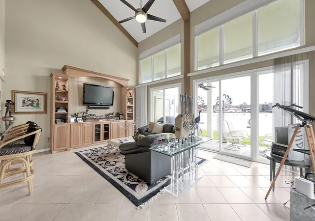 2nd image of 63 April Point Dr S, Montgomery, TX 77356 | MLS# 4055318