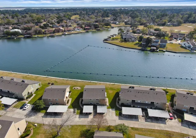 Photo 3 of Townhouse for sale at 63 April Point Dr S, Montgomery, TX 77356 | MLS# 4055318 | Listing updated on 2026-09-19