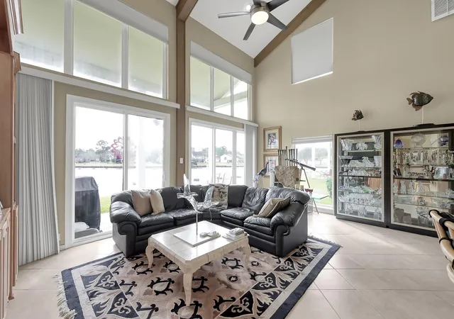 Photo 3 of Townhouse for sale at 63 April Point Dr S, Montgomery, TX 77356 | MLS# 4055318 | Listing updated on 2026-09-19