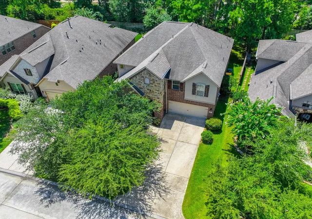 4th image of 31 Whispering Thicket Pl, Tomball, TX 77375 | MLS# 69624434