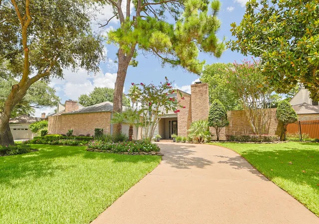 Photo 1 of Sale Pending at 7114 Willow Brg Cir, Houston, TX 77095 | MLS# 92957823 | Listing updated on 2026-09-18