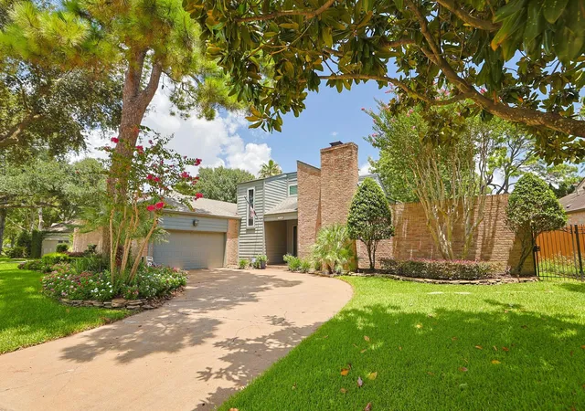 Photo 2 of Sale Pending at 7114 Willow Brg Cir, Houston, TX 77095 | MLS# 92957823 | Listing updated on 2026-09-18