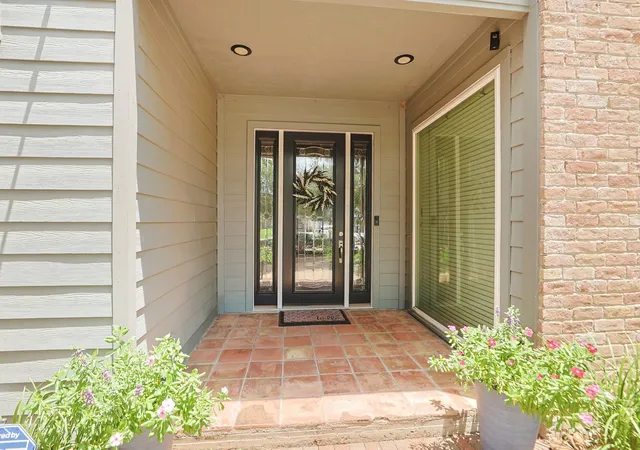 Photo 3 of Sale Pending at 7114 Willow Brg Cir, Houston, TX 77095 | MLS# 92957823 | Listing updated on 2026-09-18