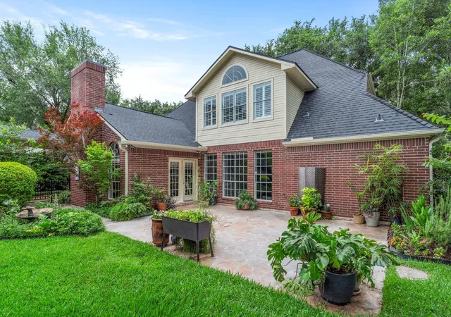 3rd image of 23 Saint Simons Ct, Sugar Land, TX 77479 | MLS# 80718127