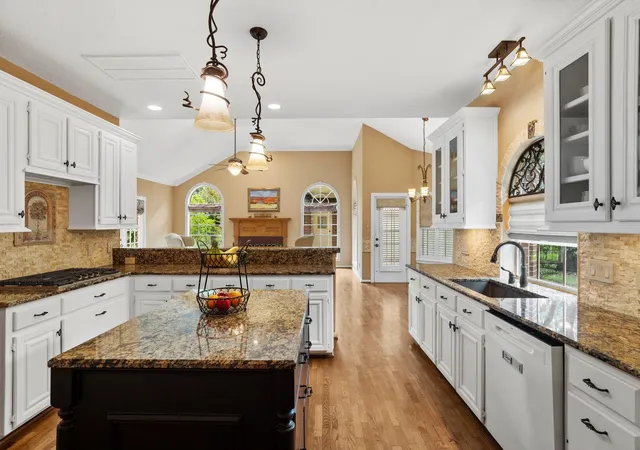 4th image of 23 Saint Simons Ct, Sugar Land, TX 77479 | MLS# 80718127