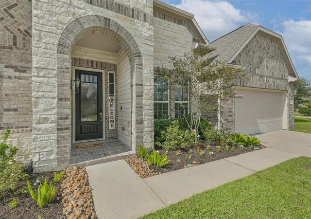 Photo 2 of Single family home for sale at 32015 Autumn Orchard Ln, Conroe, TX 77385 | MLS# 81818030 | Listing updated on 2026-08-31