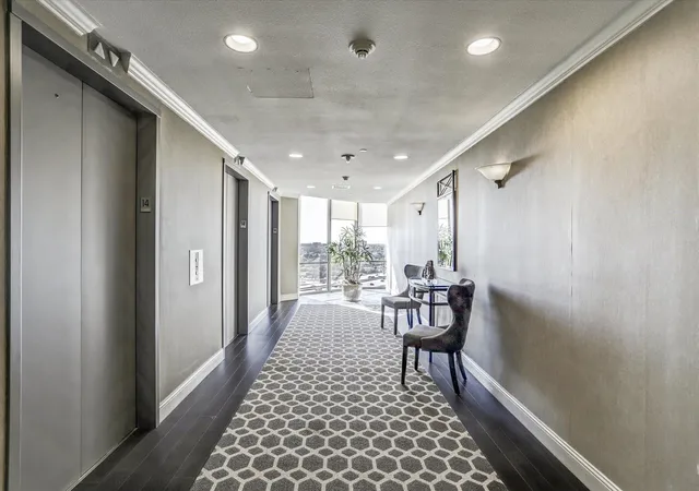 2nd image of 15 Greenway Plz, Houston, TX 77046