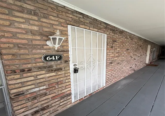 Listing Photo 1 - Condo for sale in building located at 2201 Fountain Vw Dr, Houston, TX 77057 - Unit #64F