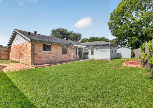 Photo 15 of Sale Pending at 14326 Southline Rd, Sugar Land, TX 77498 | MLS# 15715053 | Listing updated on 2026-08-13