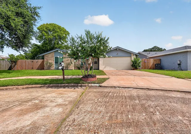 Photo 1 of Sale Pending at 14326 Southline Rd, Sugar Land, TX 77498 | MLS# 15715053 | Listing updated on 2026-08-13