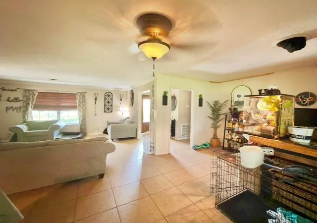 4th image of 2104 French Pl, Baytown, TX 77520 | MLS# 97400832