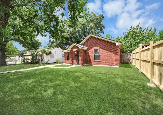 2nd image of 110 Denham Ave, Pasadena, TX 77506 | MLS# 96751295