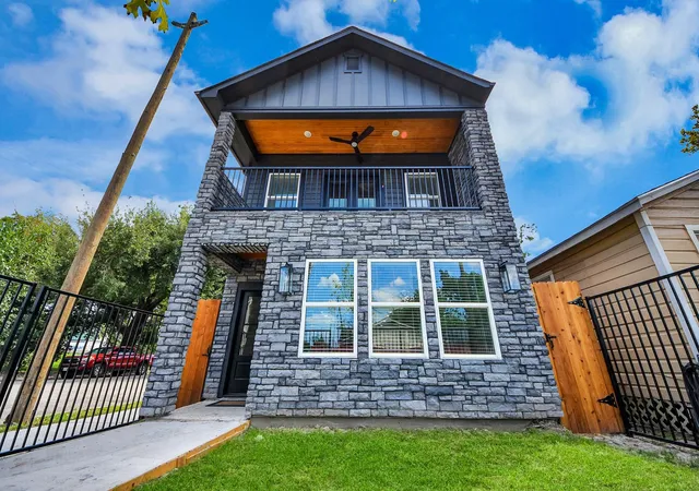 3rd image of 334 E 31St St, Houston, TX 77018 | MLS# 52072943