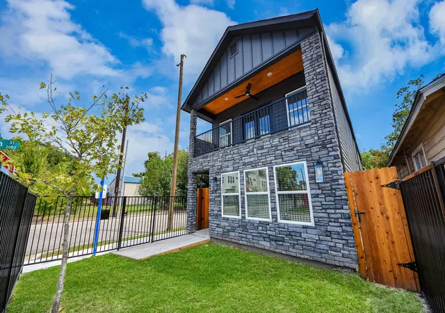 4th image of 334 E 31St St, Houston, TX 77018 | MLS# 52072943