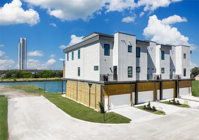 Photo 2 of Single family home for sale at 4412 Tucker Ln, Seabrook, TX 77586 | MLS# 10251376 | Listing updated on 2026-09-02