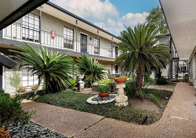 5th image of 3402 Garrott St #2, Houston, TX 77006 | MLS# 53255777