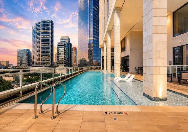 4th image of 1409 Post Oak Blvd #1803, Houston, TX 77056 | MLS# 45504045