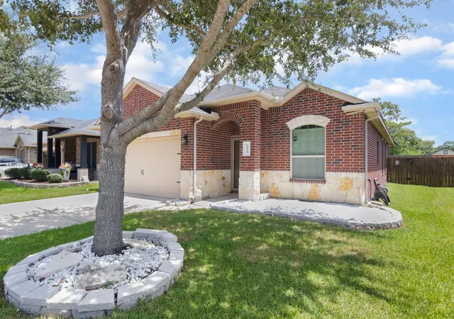 Photo 3 of Sale Pending at 3123 Hurst Green Ln, Fresno, TX 77545 | MLS# 6410846 | Listing updated on 2026-08-29