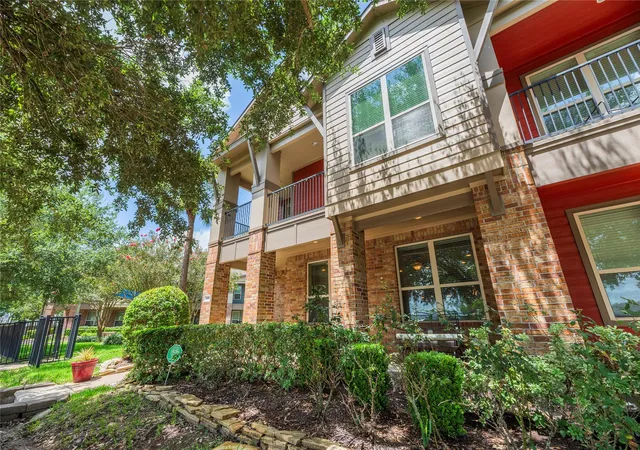 2nd image of 403 Marina View Dr, Webster, TX 77598 | MLS# 23443972