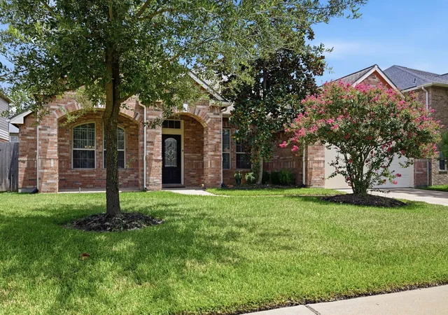 Photo 4 of Single family home for sale at 18714 Tupper Crk Ct, Tomball, TX 77377 | MLS# 65491794 | Listing updated on 2026-09-12