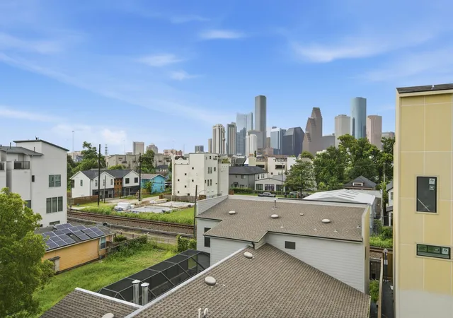 Townhouse for sale at 1215 Summer St #C, Houston, TX 77007 | MLS# 90716419