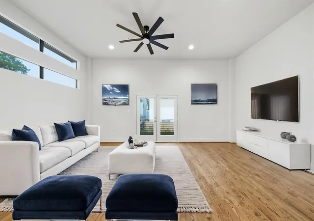 Photo 2 of Townhouse for sale at 1215 Summer St #C, Houston, TX 77007 | MLS# 90716419 | Listing updated on 2026-09-12