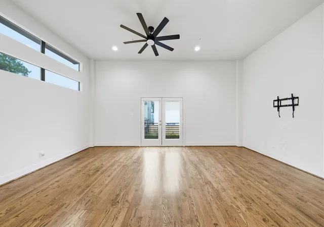 Photo 3 of Townhouse for sale at 1215 Summer St #C, Houston, TX 77007 | MLS# 90716419 | Listing updated on 2026-09-12