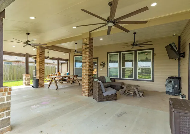 image of 441 Twin Lakes Blvd W, West Columbia, TX 77486 | MLS# 90808300