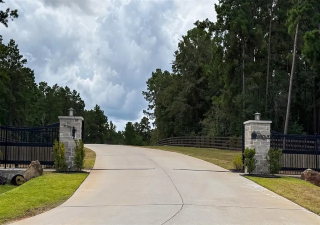 Photo 2 of Sale Pending at 23725 Birch Grv Rd, Montgomery, TX 77316 | MLS# 76383843 | Listing updated on 2026-09-01