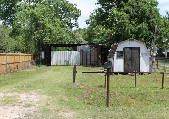 Photo 3 of Sale Pending at 7912 Observatory St, Houston, TX 77088 | MLS# 41442205 | Listing updated on 2026-09-01