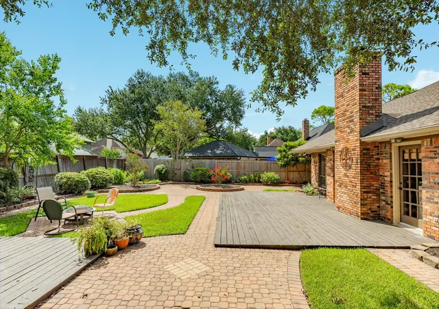 2nd image of 1617 White Wing Cir, Friendswood, TX 77546 | MLS# 85173766
